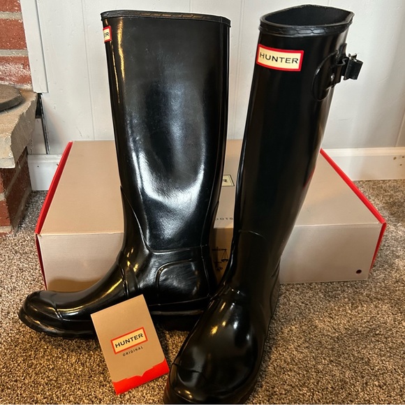 Hunter Tall Black Glossy Boots - Picture 4 of 16